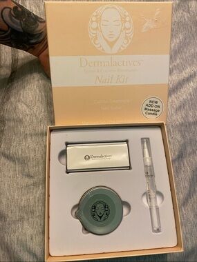 Dermalactives The Nail Collection Kit Manicure Set Cuticle Oil Buffer & Candle